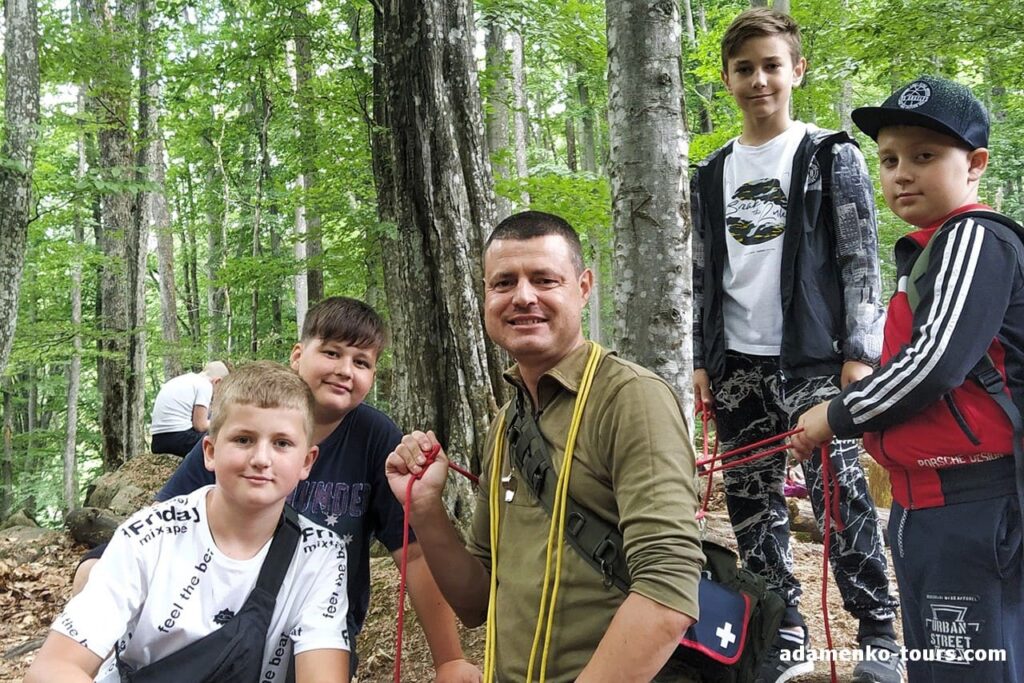 Дитяча екскурсія водоспад Скакало і Стоунхендж