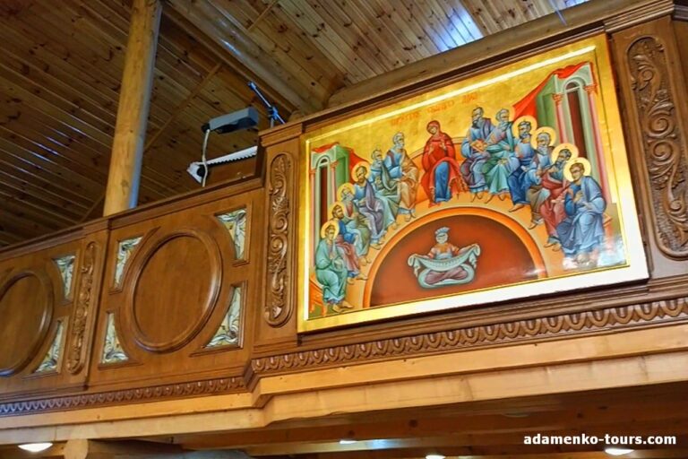 церква зіслання святого духа, вітраж Тіфані