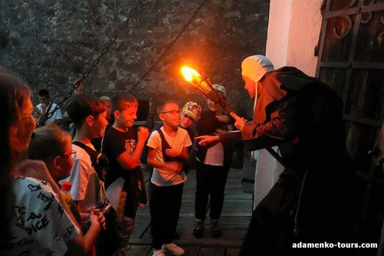 вечірня в замку Паланок, вечірня за донати
