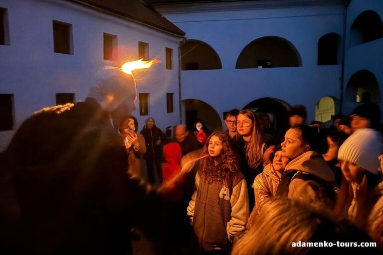 вечірня в замку Паланок, вечірня за донати